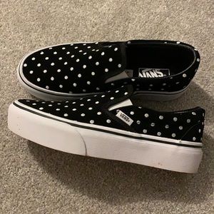 VANS BLACK/WHITE POLKA DOT/ SUEDE/PLATFORM SHOES